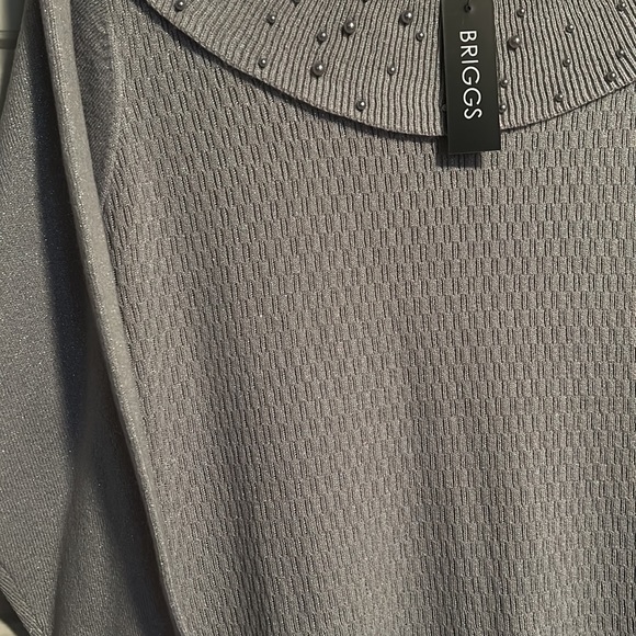 Beautiful silver seater with pear accent. - Picture 3 of 4